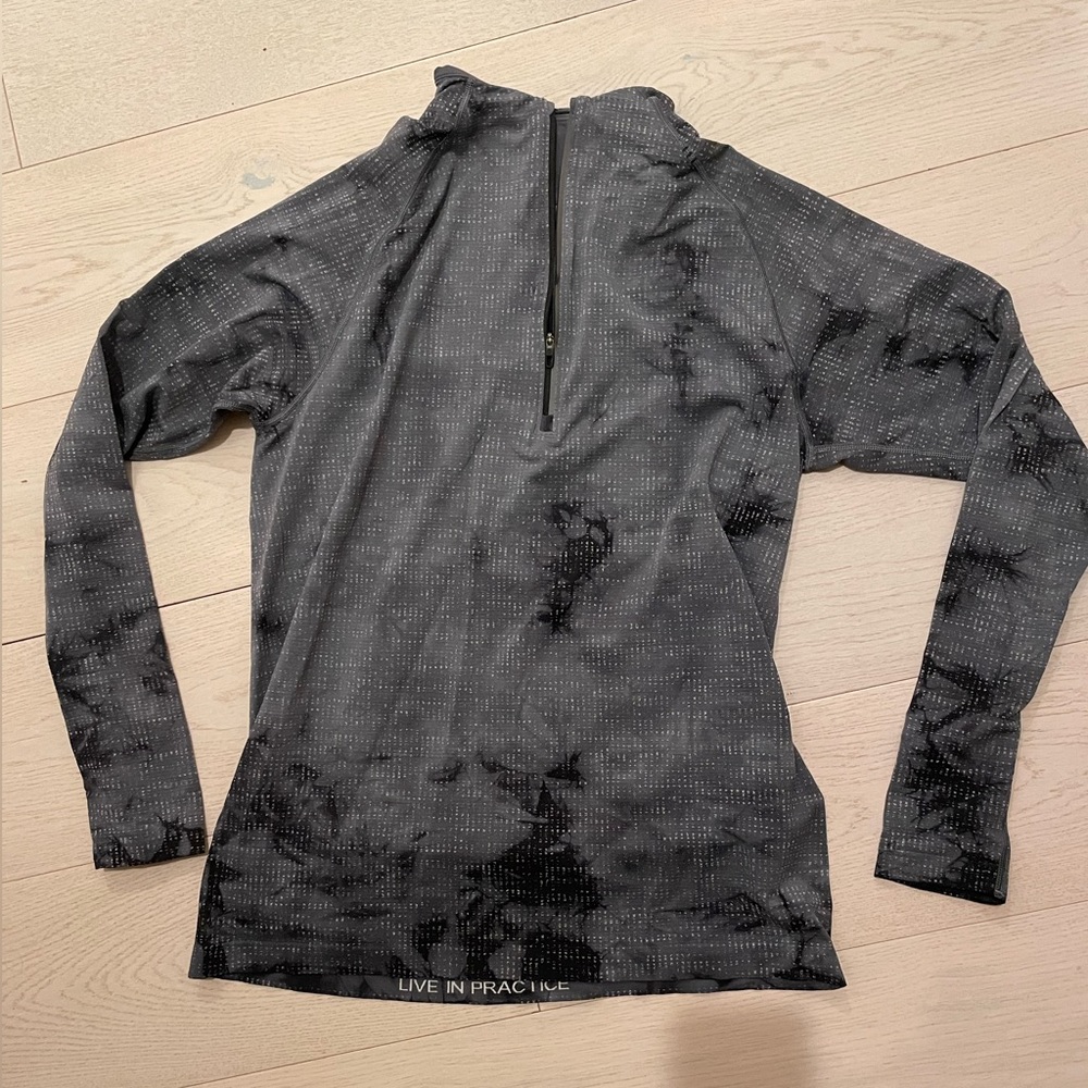 Lulu Lemon metal vent long sleeve quarter zip (Large)